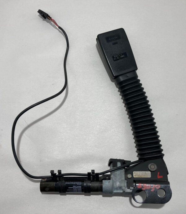 2000-2002 BMW Z3 Driver Side Seat Belt Pretensioner Buckle / OEM / Z3030