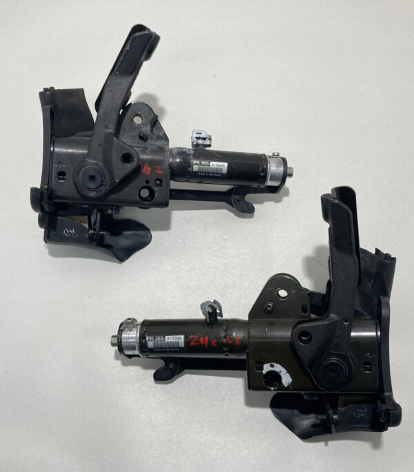 2003-2008 E85 BMW Z4 Convertible Top Hydraulic Lift Cylinder Hinges / Pair *DAMAGE* / Z4053