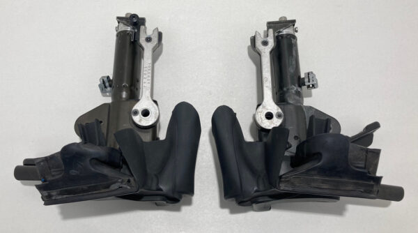 2003-2008 E85 BMW Z4 Convertible Top Hydraulic Lift Cylinder Hinges / Pair *DAMAGE* / Z4053 - Image 4