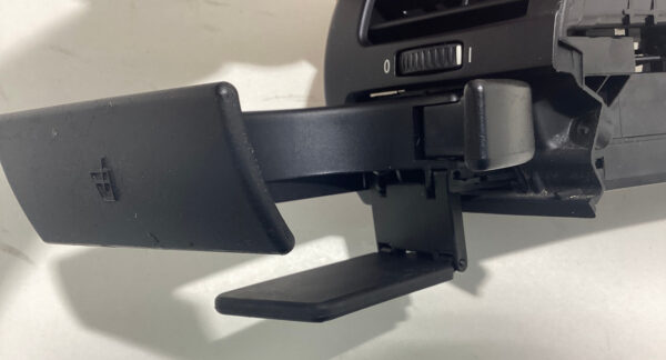 2003-2008 E85 E86 BMW Z4 Driver Side Air Vent & Cup Holder / Z4054 - Image 4