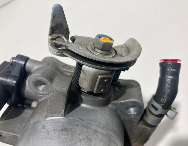 2004-2005 Honda S2000 OEM Throttle Body / 141K HS003 - Image 3