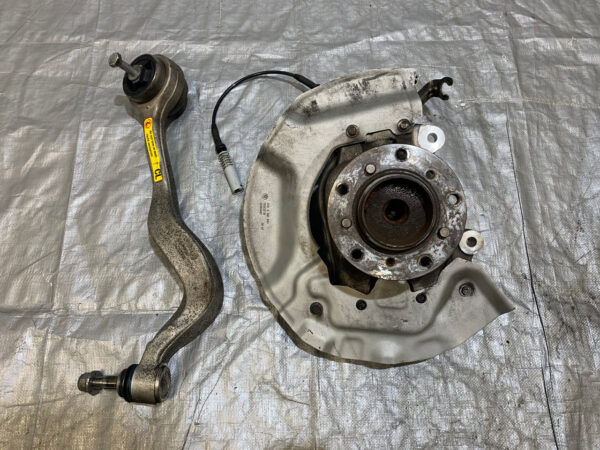 2006-2010 BMW M6 Driver Front Knee / Spindle w/ Control Arm / 73k / M6001