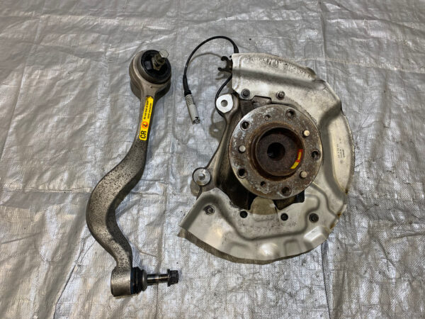 2006-2010 BMW M6 Passenger Front Knee / Spindle w/ Control Arm / 73k / M6001