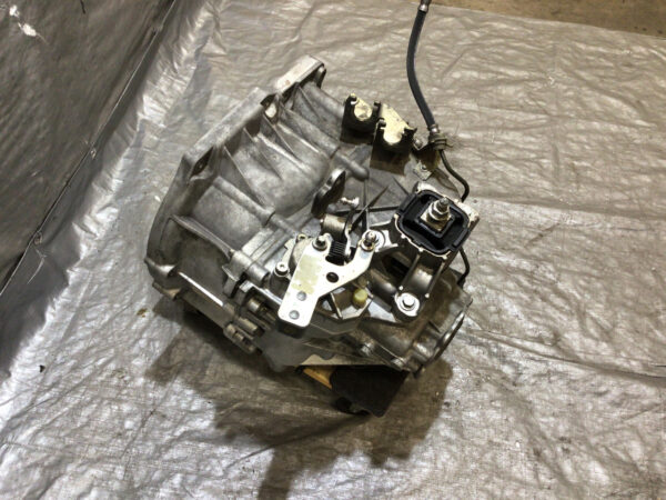 2007-2010 Mini Cooper S 6 Speed Manual Transmission / 100k / R2019 - Image 3