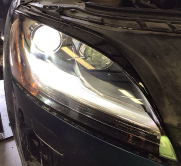 2008-2010 Audi TT MK2 Passenger Side Headlight / Xenon HID / T2010 - Image 2