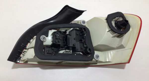 2008-2011 BMW 128i 135i Driver Side Tail Light / OEM / Halogen / B1008 - Image 4