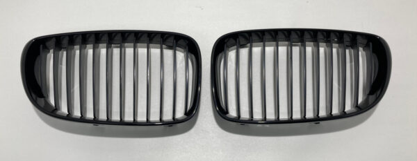 2008-2013 BMW 128i 135i Front Kidney Grilles / Pair / Black / B1010