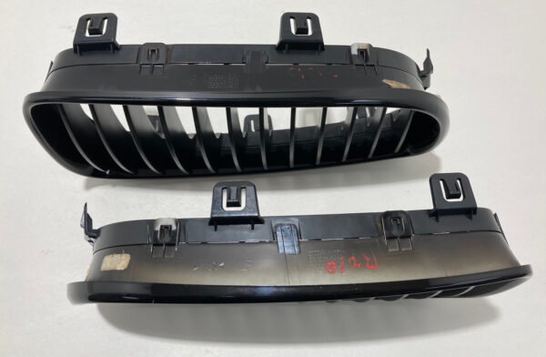 2008-2013 BMW 128i 135i Front Kidney Grilles / Pair / Black / B1010 - Image 4