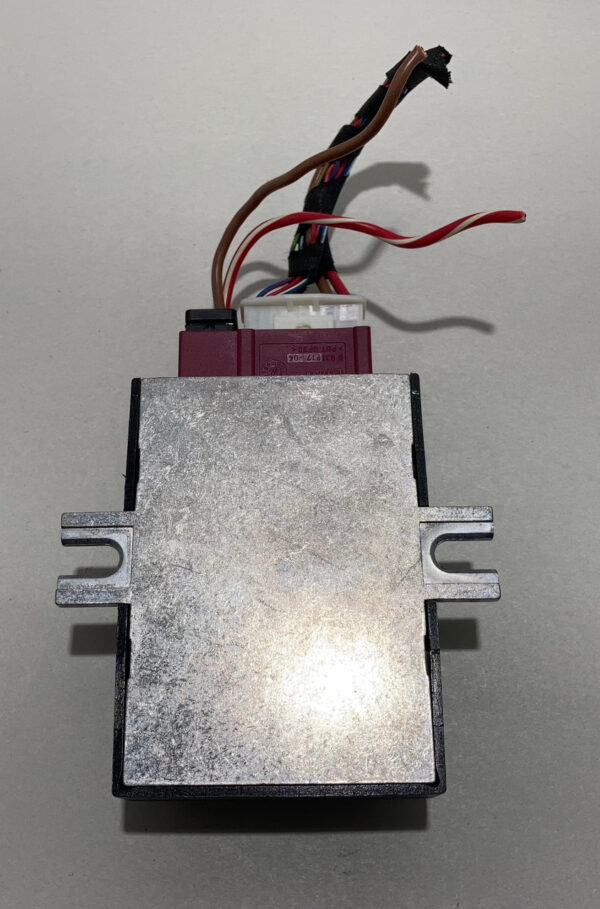 2008-2013 BMW 128i 135i Fuel Pump Relay Module / OEM / 16147276383 / B1010 - Image 3