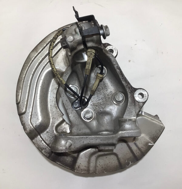 2008-2013 BMW 128i 135i Passenger Front Spindle w/ Hub Assembly / B1008 - Image 3