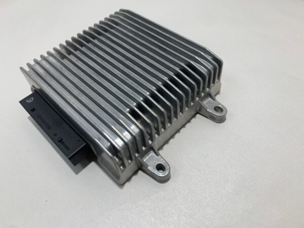 2009-2015 Audi TT 8J OEM Audio Amplifier / 8J0035223F / T2009 - Image 4