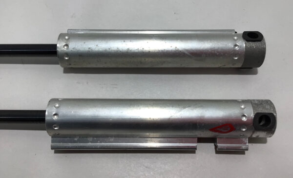 2009-2016 BMW E89 Z4 Convertible Top Main Pillar Lift Cylinders / Pair *UNTESTED* / Z4907 - Image 2