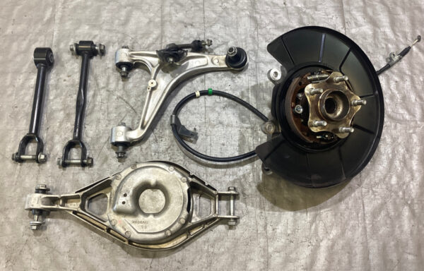 2009-2020 Nissan 370Z Driver Side Rear Knee Hub w/ Control Arms / 84K 7Z020