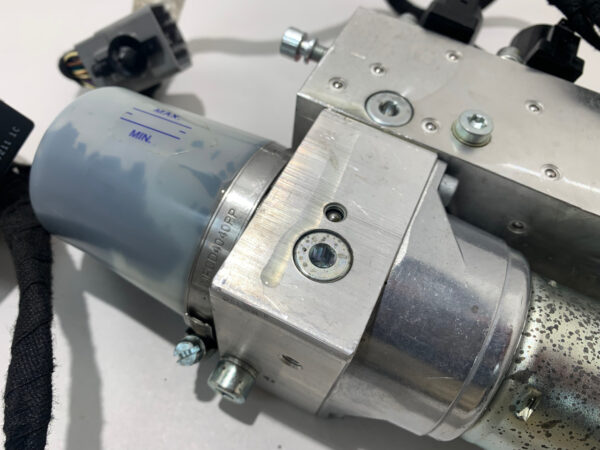 2010-2020 Nissan 370Z Convertible Hydraulic Pump / Motor / FOR REBUILD / 7Z017 - Image 4