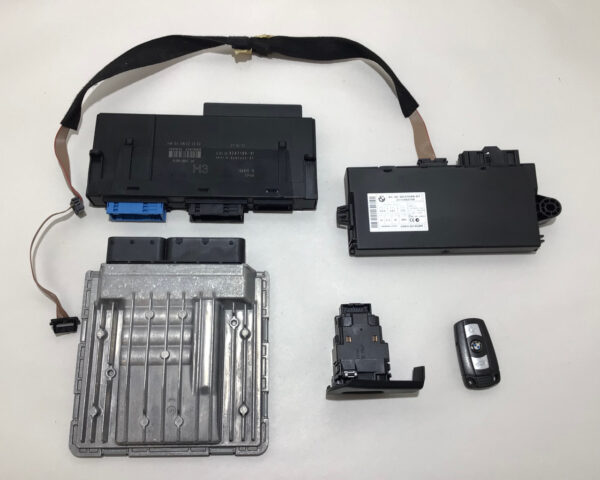 2011 BMW E89 Z4 sDrive30i Engine Control Module ECU DME w/ Immobilizer / Key / Z4906