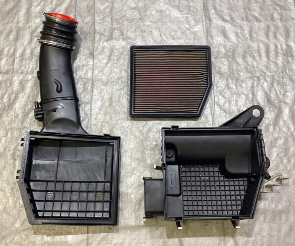 2011-2013 BMW 135i Air Intake Assembly w/ MAF / Airbox / Intake / B1010 - Image 2