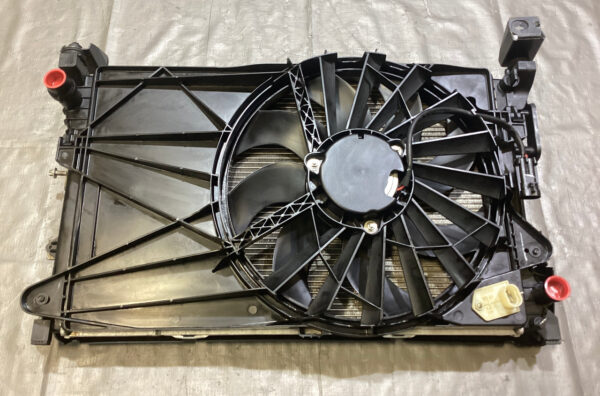 2012-2017 Fiat 500 Abarth Radiator & Cooling Fan / 77K F5017