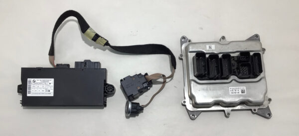 2014 BMW E89 Z4 sDrive28i ECU Module / DME / Ignition Switch / Key / BCM / 8 631 728 / Z4907