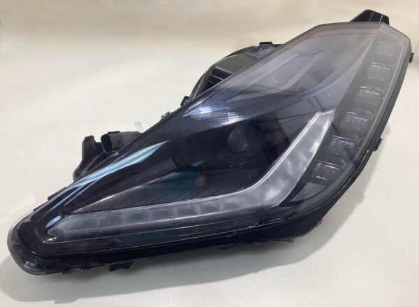 2014-2019 Chevrolet C7 Corvette Driver Side Headlight / *DAMAGED* / C7005