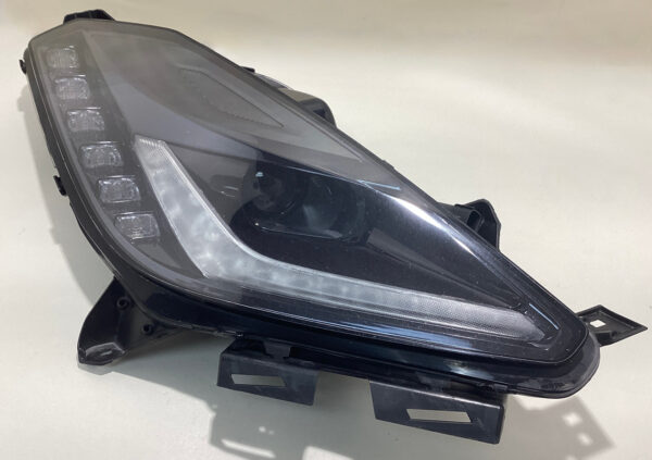 2014-2019 Chevrolet C7 Corvette Passenger Side Headlight / OEM / C7005
