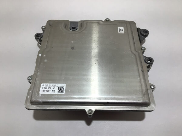 2015 F83 BMW M4 S55 Engine Control Module ECU DME / 8642252 / F8M02 - Image 3
