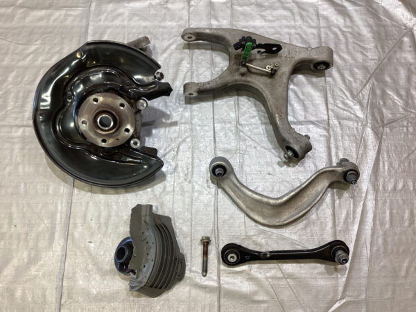 2015-2018 Porsche Macan S GTS Turbo Passenger Rear Spindle Hub w/ Control Arms / 117K PM004