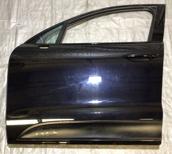 2015-2020 Porsche Macan Driver Front Door Assembly / Jet Black Metallic PM001
