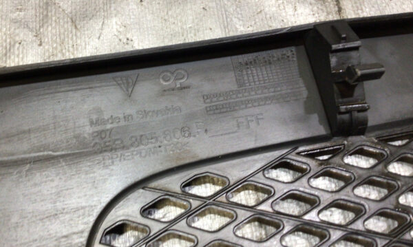 2017-2018 Porsche Macan Base 2.0l Radiator Cooling Shroud / Trim Panel / PM002 - Image 3