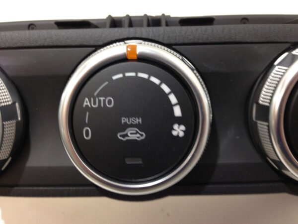 2017-2019 Fiat 124 Spider Abarth Automatic Climate Control Unit / FD002 - Image 4