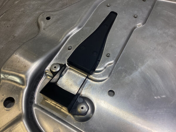 2017-2019 Fiat 124 Spider Engine Undertray Belly Pan / OEM / 68313969AA / FD019 - Image 3