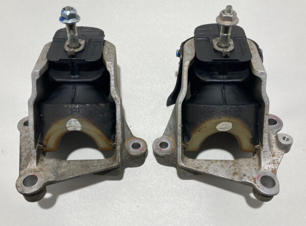 2017-2020 Fiat 124 Spider 1.4l Engine Motor Mount Support Bushings / Pair / OEM / 22K FD021