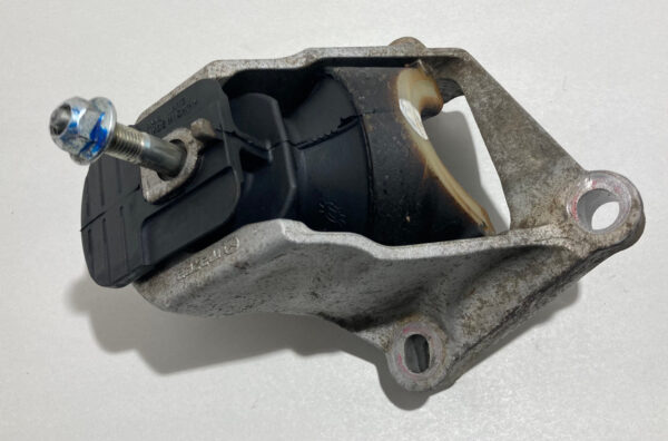 2017-2020 Fiat 124 Spider 1.4l Engine Motor Mount Support Bushings / Pair / OEM / 22K FD021 - Image 5