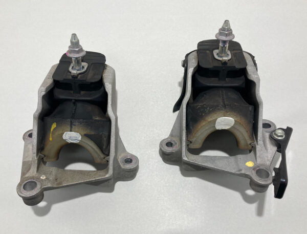 2017-2020 Fiat 124 Spider 1.4l Engine Motor Mount Support Bushings / Pair / OEM / FD020
