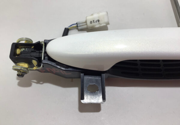 2017-2020 Fiat 124 Spider Driver Exterior Door Handle w/ Keyless Entry / Arctic White FD016 - Image 2