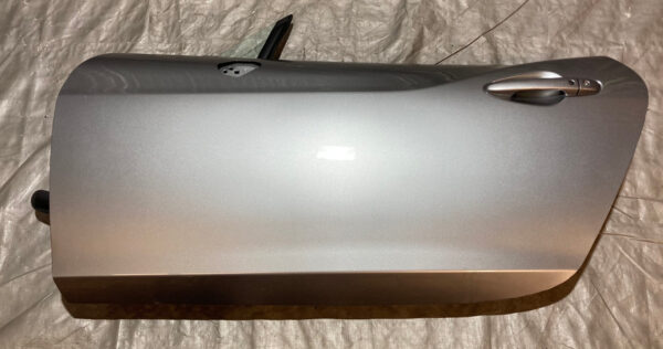 2017-2020 Fiat 124 Spider Driver Side Door Assembly / Grigio Argento FD021