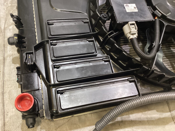 2017-2020 Fiat 124 Spider Radiator Assembly w/ Cooling Fan / Manual / FD019 - Image 5