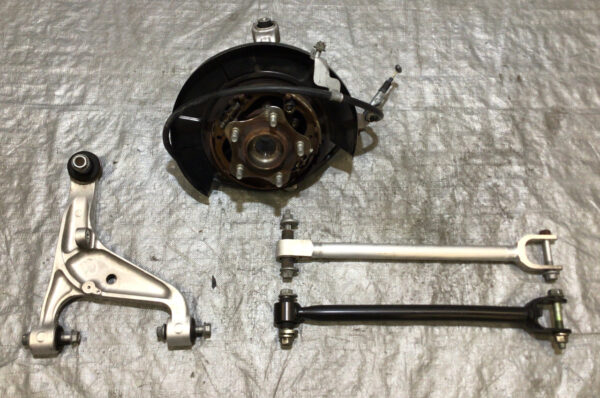 2017-2020 Infiniti Q60 Driver Side Rear Knee Hub w/ Control Arms / 63k / IQ601