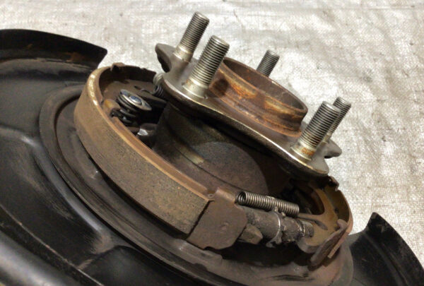 2017-2020 Infiniti Q60 Driver Side Rear Knee Hub w/ Control Arms / 63k / IQ601 - Image 2