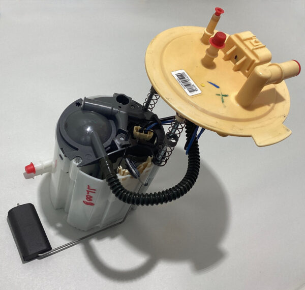2018-2021 Jeep Wrangler JL 2.0l Fuel Pump Assembly / 52030307AC / 92K JL008