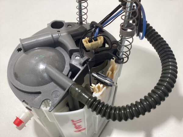 2018-2021 Jeep Wrangler JL 2.0l Fuel Pump Assembly / 52030307AC / 92K JL008 - Image 3