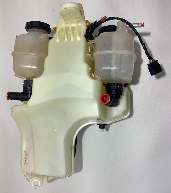 2018-2022 Jeep Wrangler JL Windshield Washer Reservoir w/ Rear Wiper / JL008