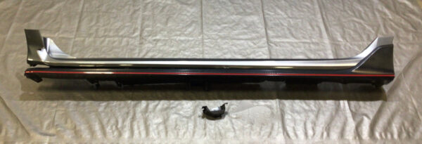 *DAMAGED* 2017-2021 FK8 Honda Civic Type R Driver Side Skirt / Rocker Molding / TR103