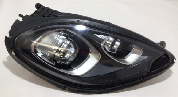 *Damaged* 2015-2018 Porsche Macan Passenger Side Xenon HID Headlight / PM002
