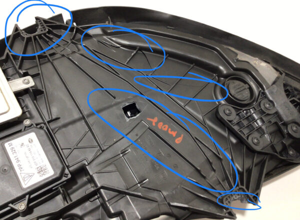 *Damaged* 2015-2018 Porsche Macan Passenger Side Xenon HID Headlight / PM002 - Image 3